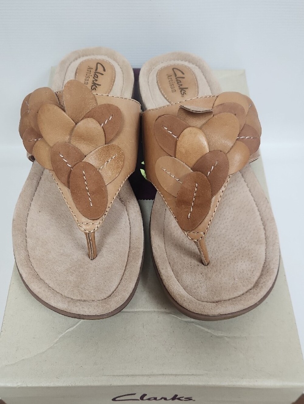 NWT Clarks Tan Floral Leather Thong Sandals Size 10M